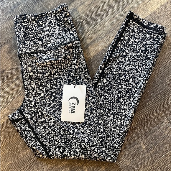 Zyia Active Pants - Zyia Active Black and White Leggings